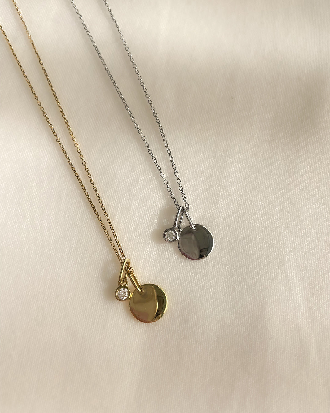 Necklace with engraving plate + white diamond pendant 0.05 crt. white gold