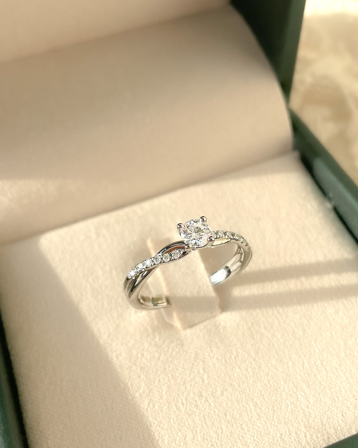 Ring Mia 0.41 crt. white gold