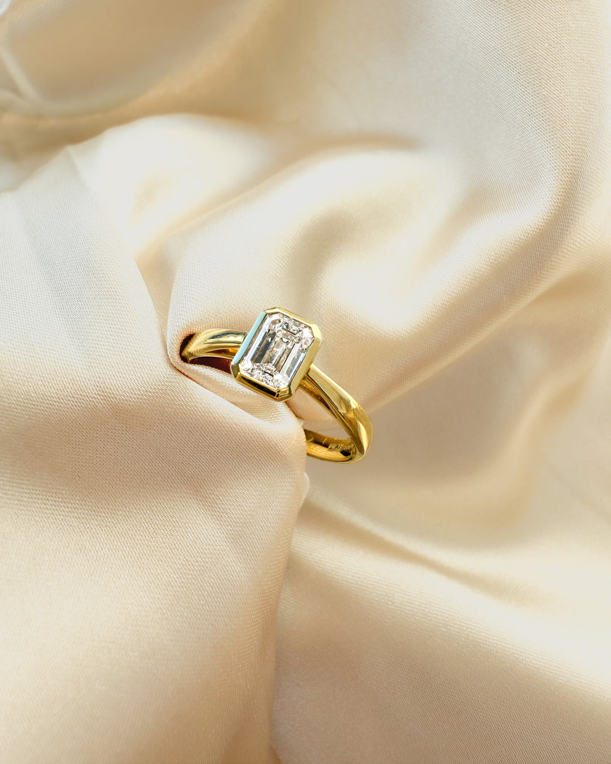 Ring Lara 0.75 crt. yellow gold